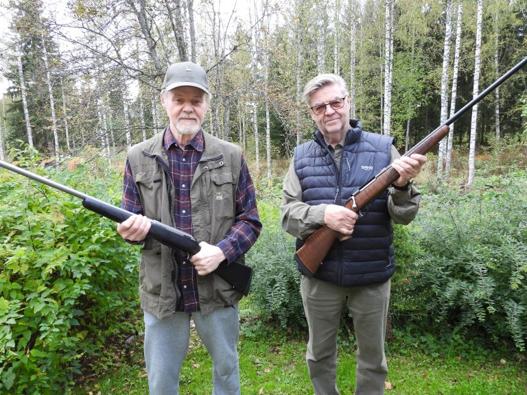 Tikka T3 kiväärin suunnittelussa mukana olleet Juha Aalto ja Kari Kuparinen